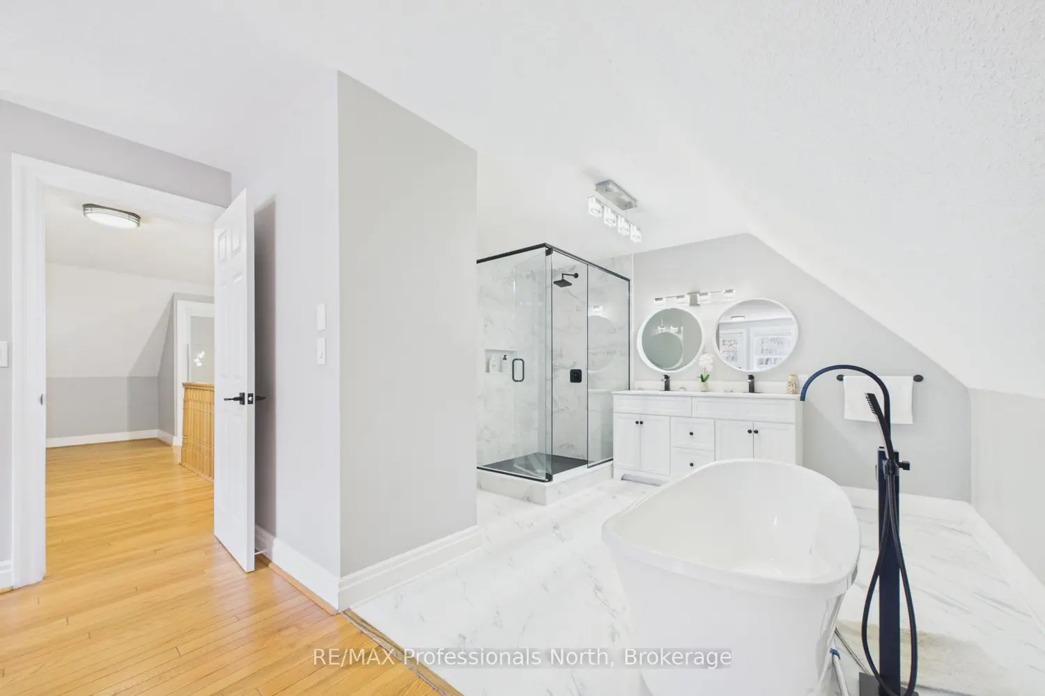Additional image 8 of 1196 Ravenscliffe Road