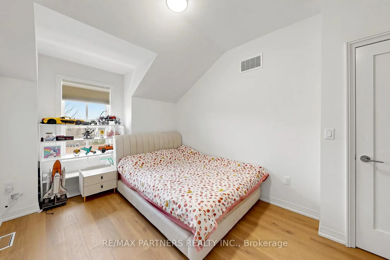 Additional image 11 of 9092 Woodbine Avenue