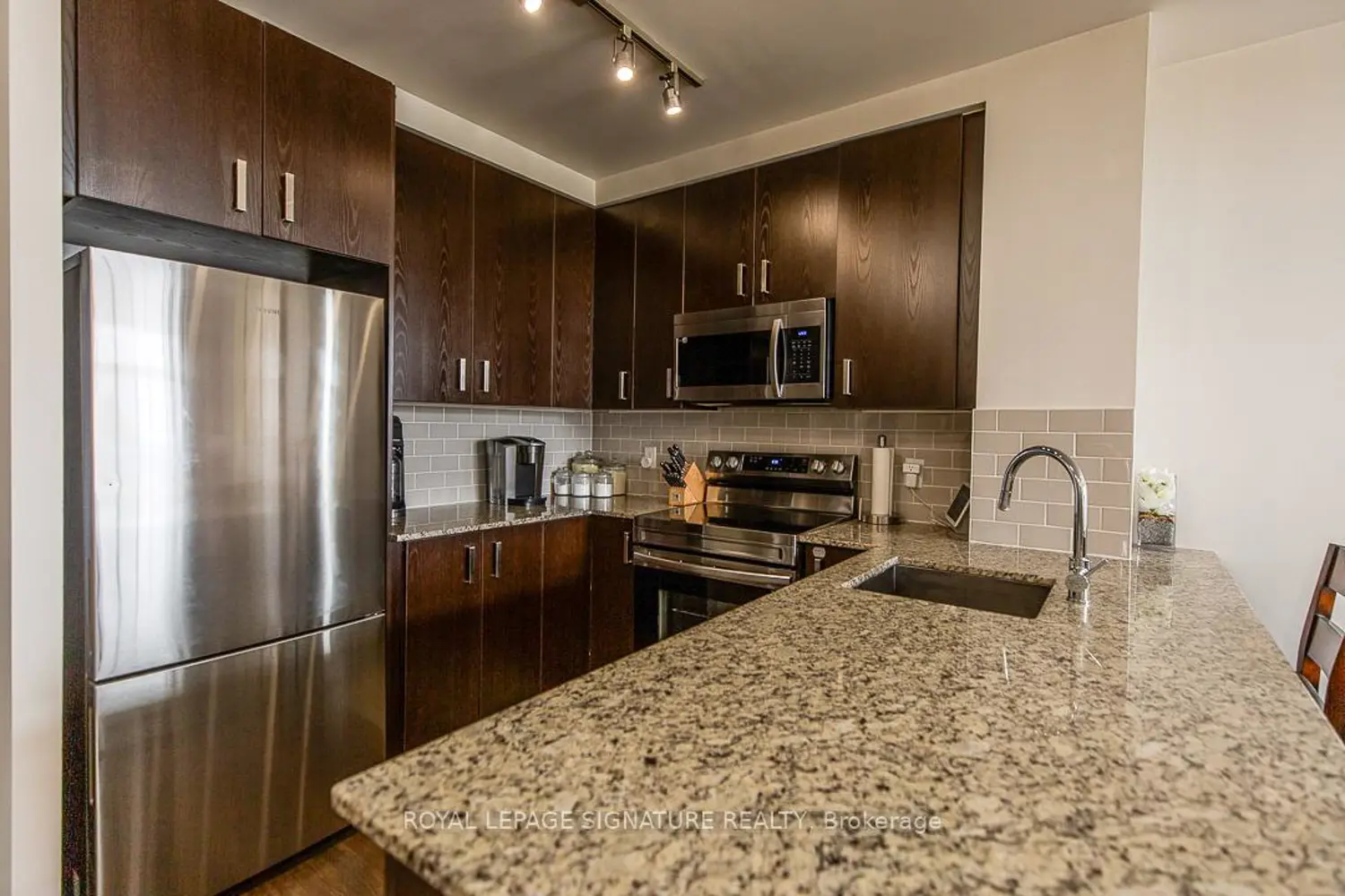Additional image 8 of 11611 Yonge Street 516