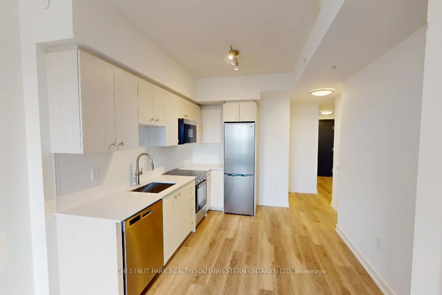Additional image 6 of 15 Wellington Street 1704