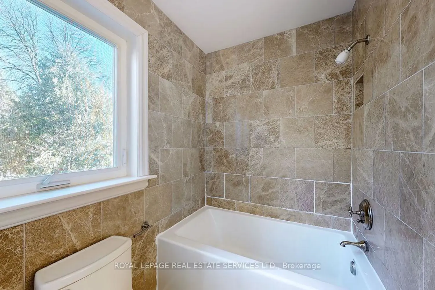 Additional image 12 of 19 Strathgowan Crescent