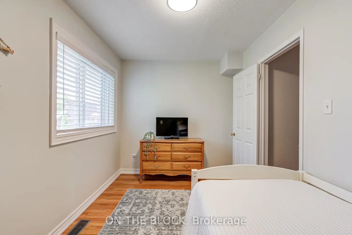 Additional image 11 of 224 Rosemount Avenue 4