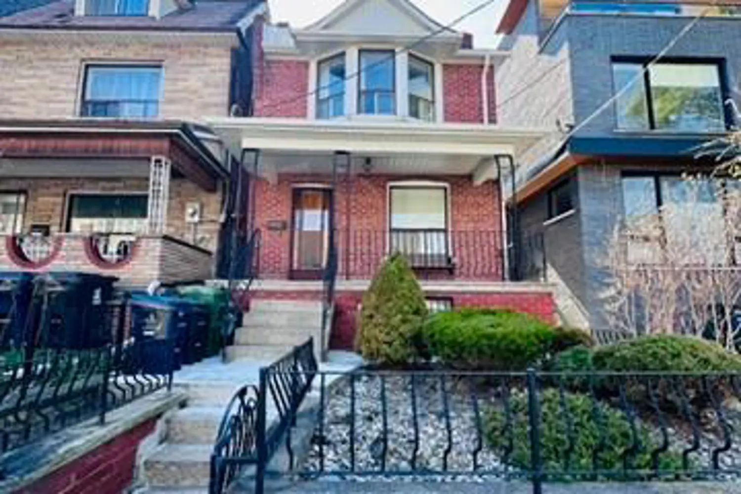 382 Roxton Road
