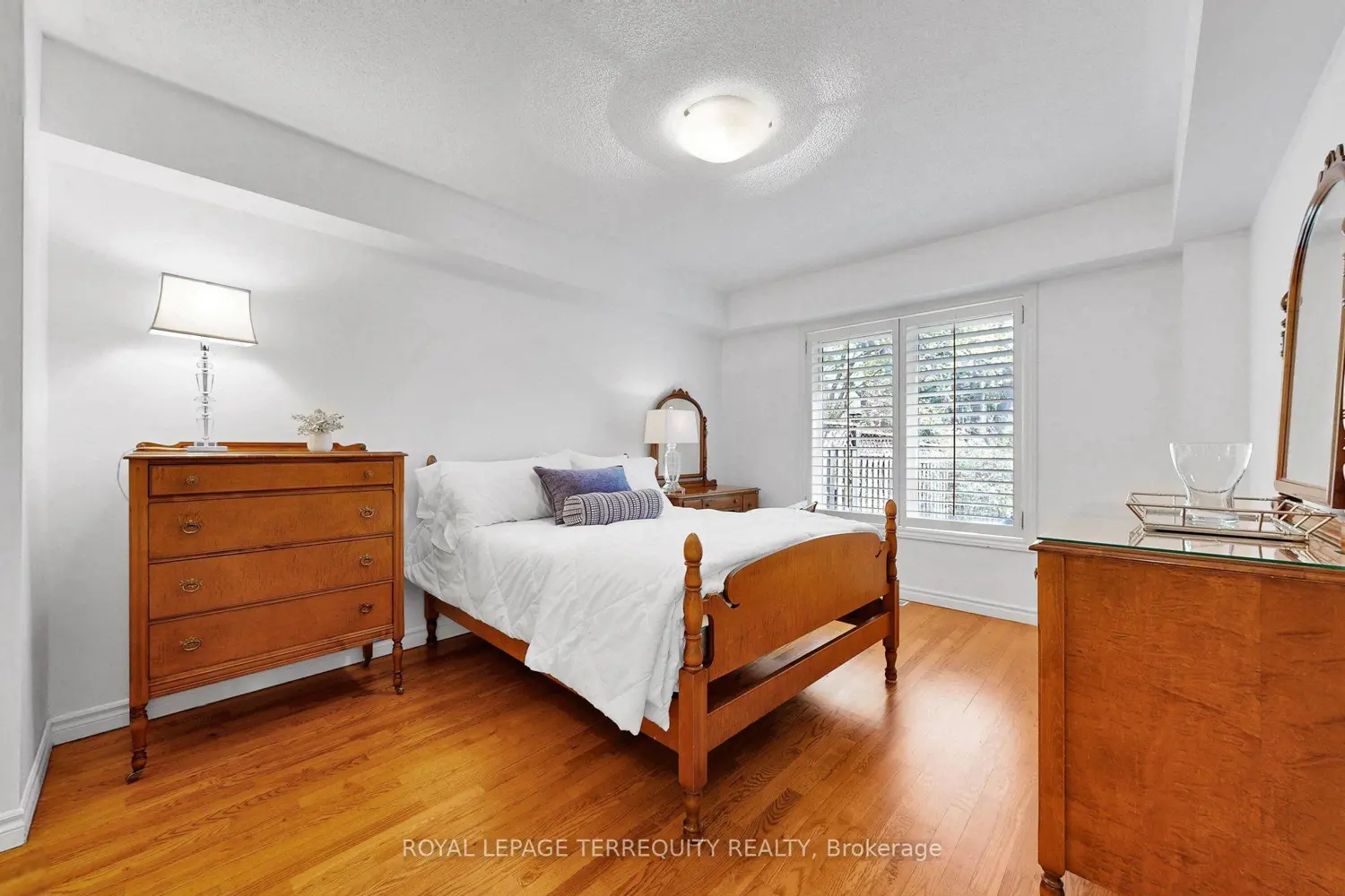 Additional image 9 of 3076 Lakeshore Road