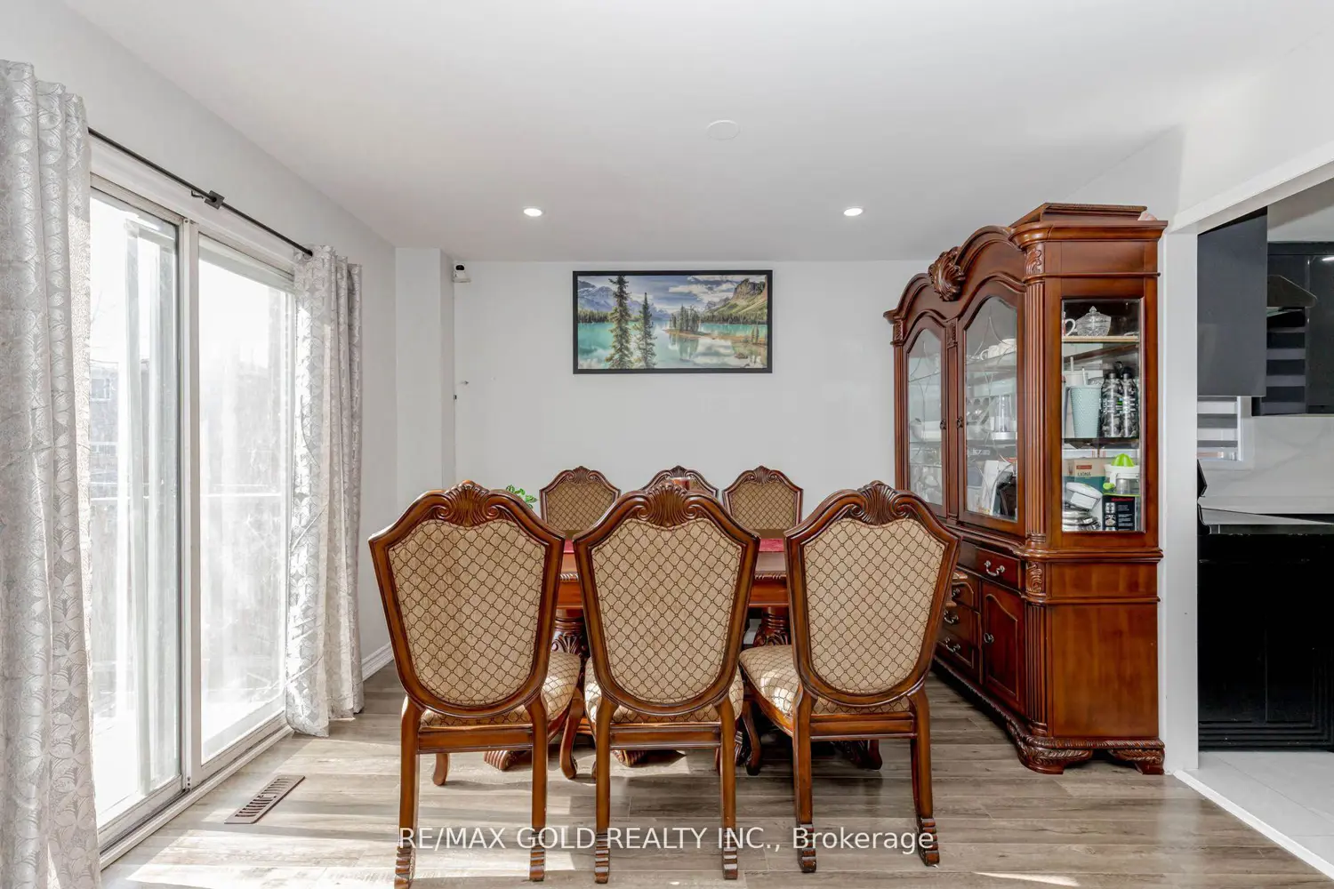 61 Kingknoll Drive