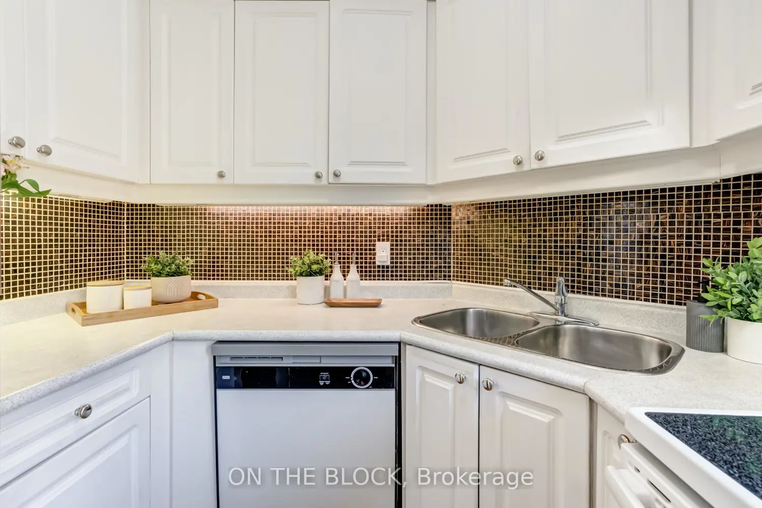 Additional image 6 of 224 Rosemount Avenue 4