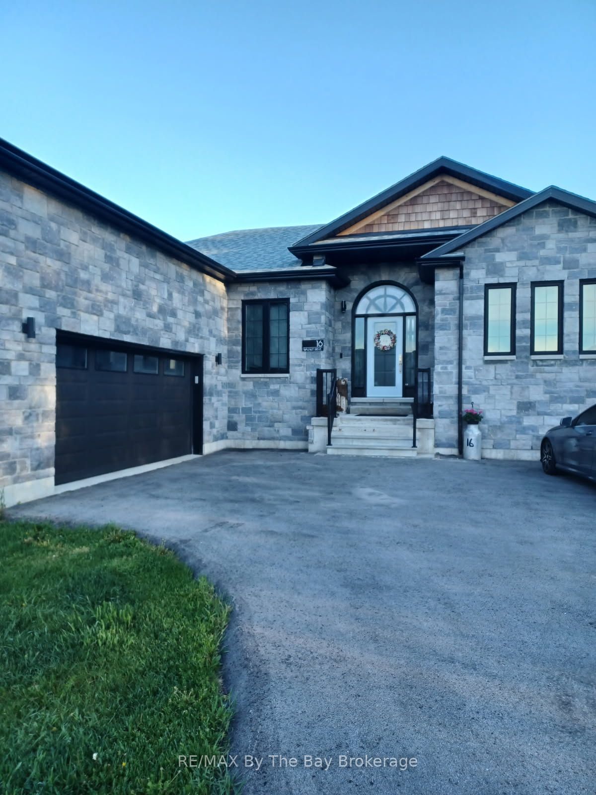 Additional image 2 of 16 Walnut Drive, Wasaga Beach, ON, L9Z 0A9