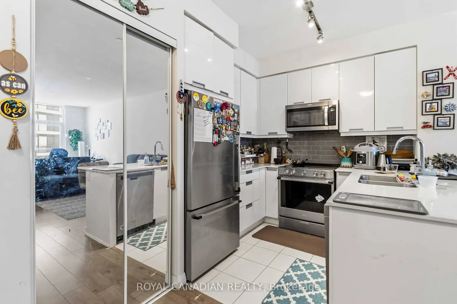 Additional image 12 of 65 Watergarden Drive 1501
