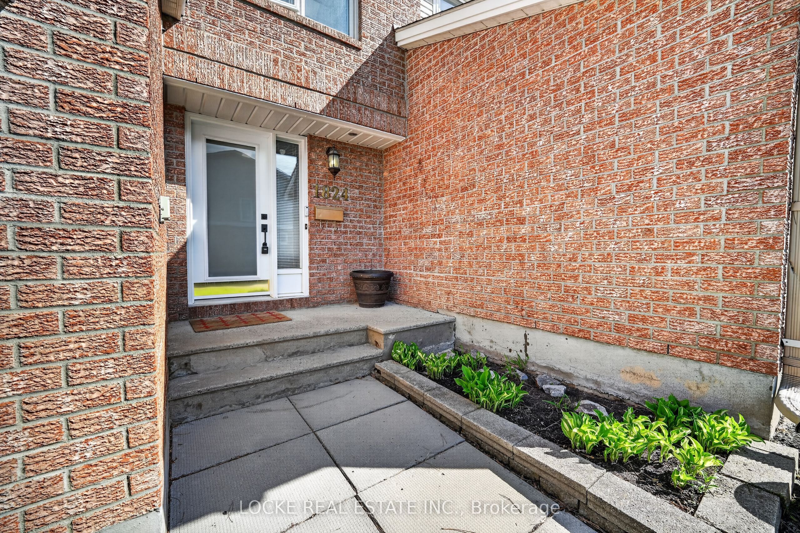 Additional image 2 of 1824 Summerfields Crescent, Ottawa, ON, K1C 7B8