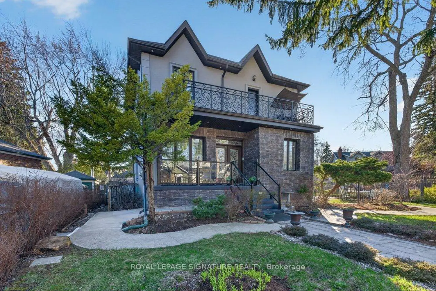 32 Cliffcrest Drive