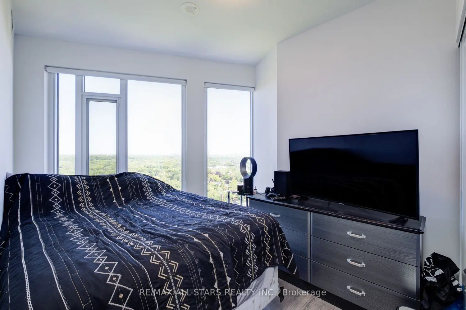 Additional image 13 of 575 Bloor Street 2302