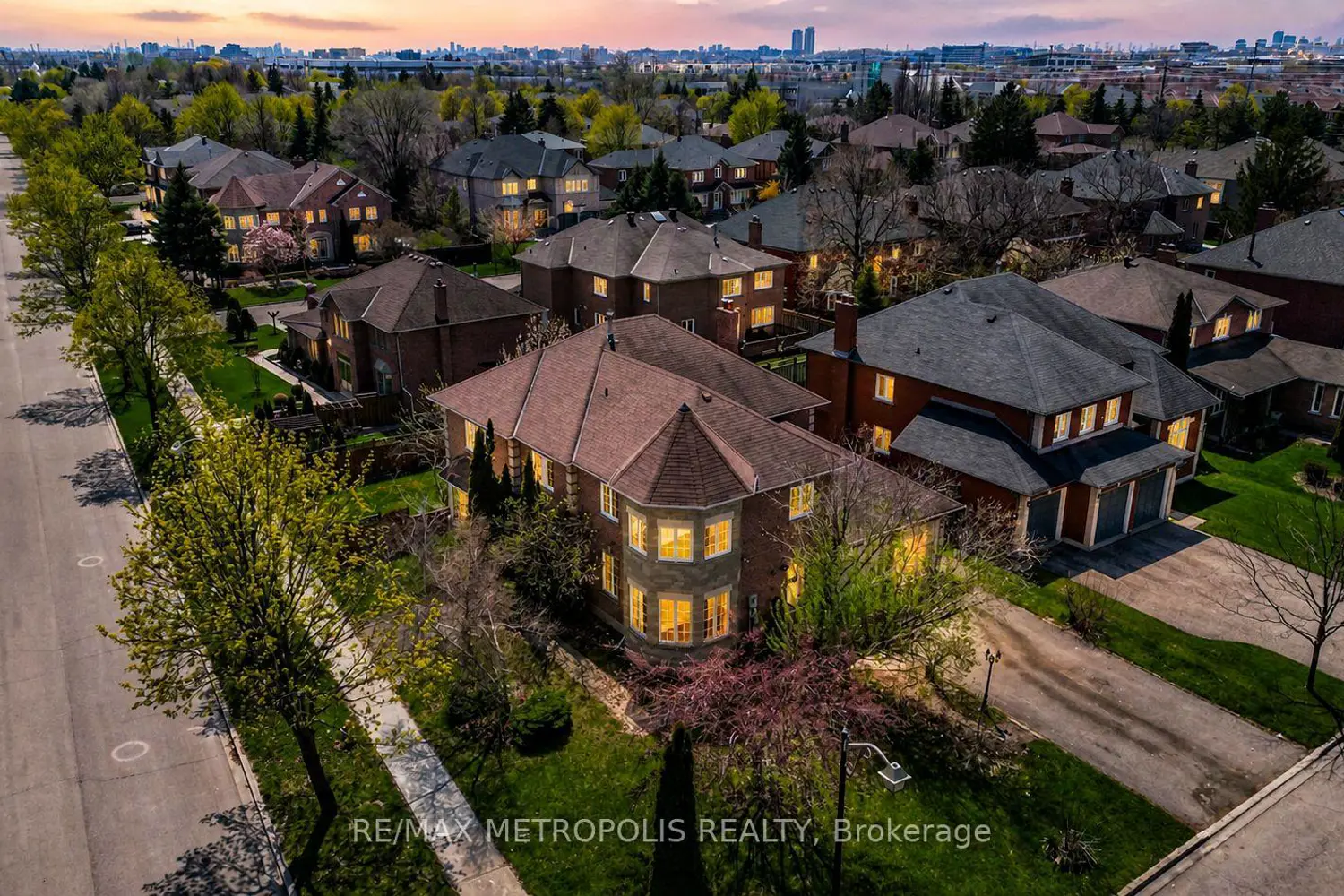 2 Schooner Court