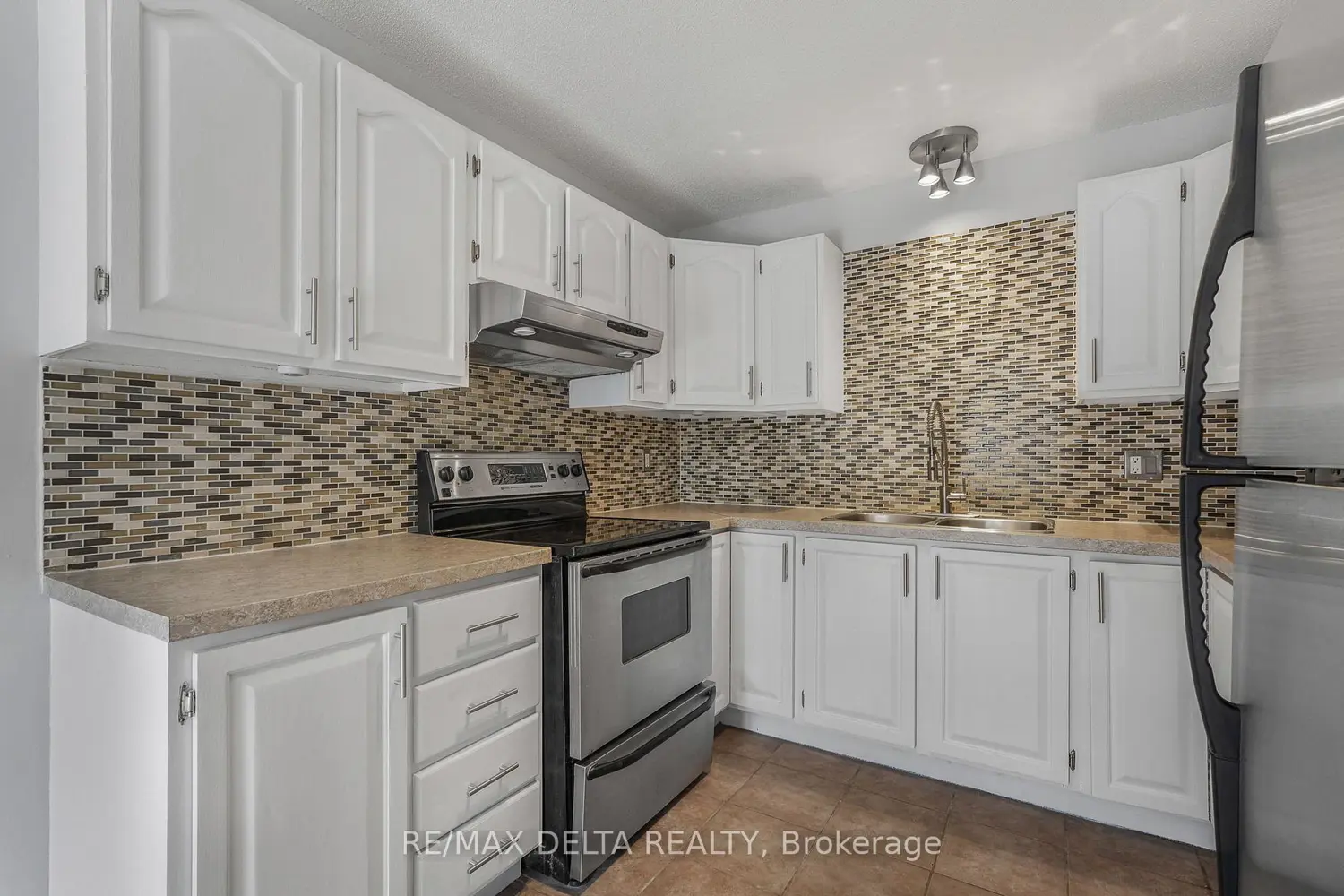 813 Cote Street photo 5