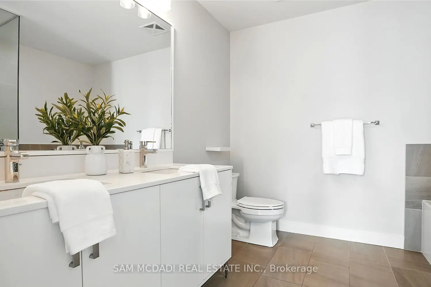 Additional image 15 of 1575 Lakeshore Road 415