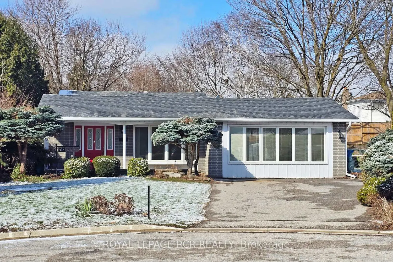 827 Legge Court