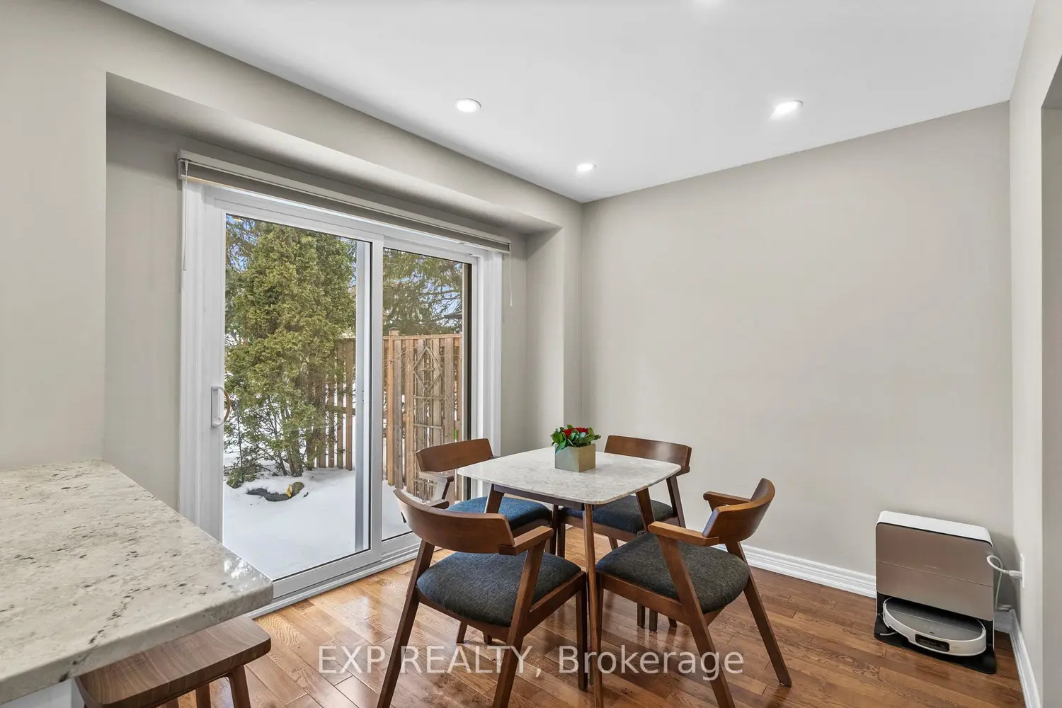 Additional image 8 of 2555 Thomas Street 70
