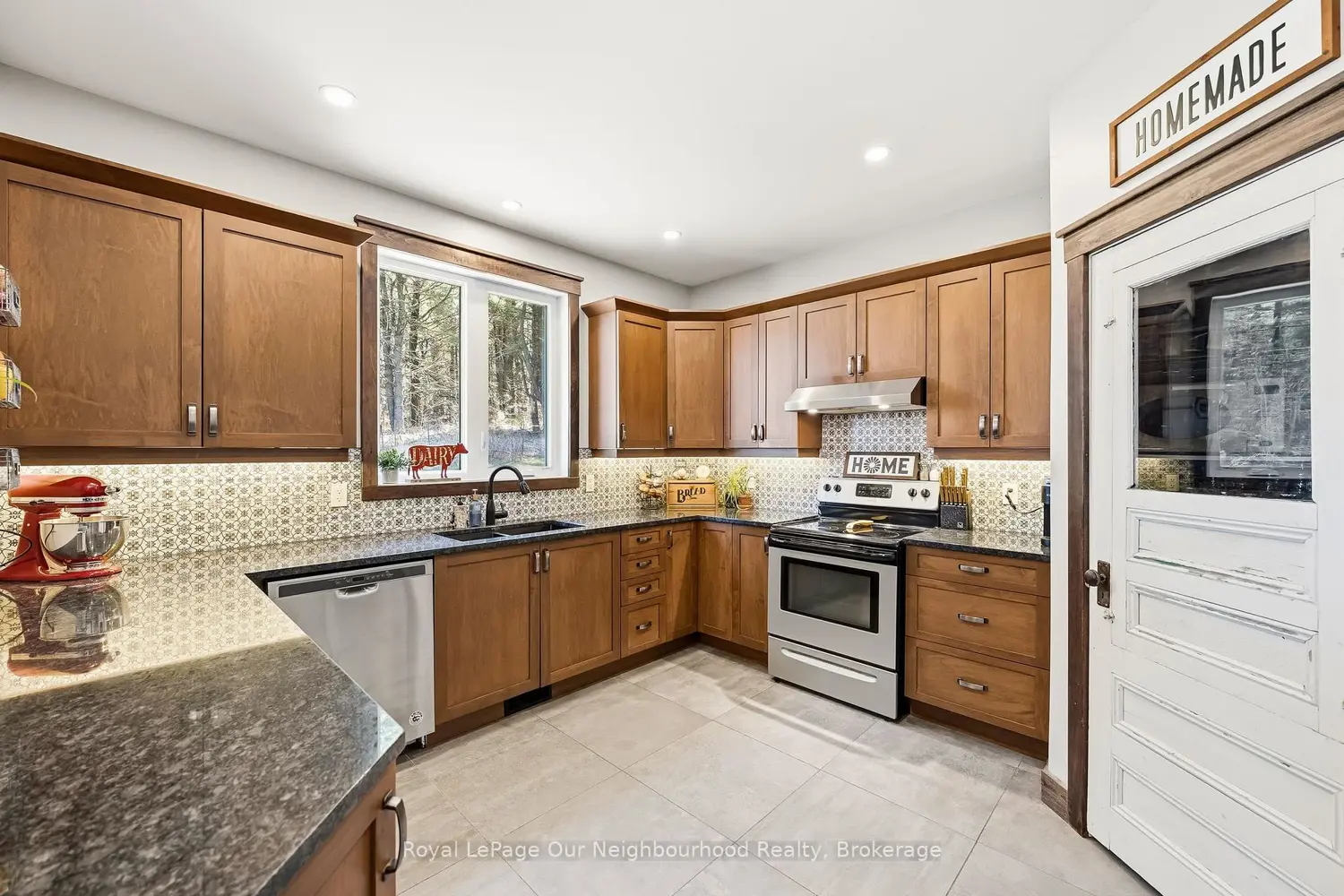 63 Hansen Road photo 5