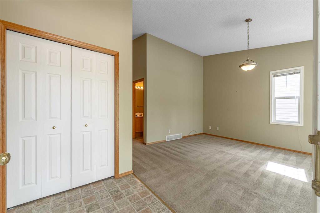 Additional image 4 of 44 Prestwick Pond Terrace SE, Calgary, AB, T2Z 3Z8