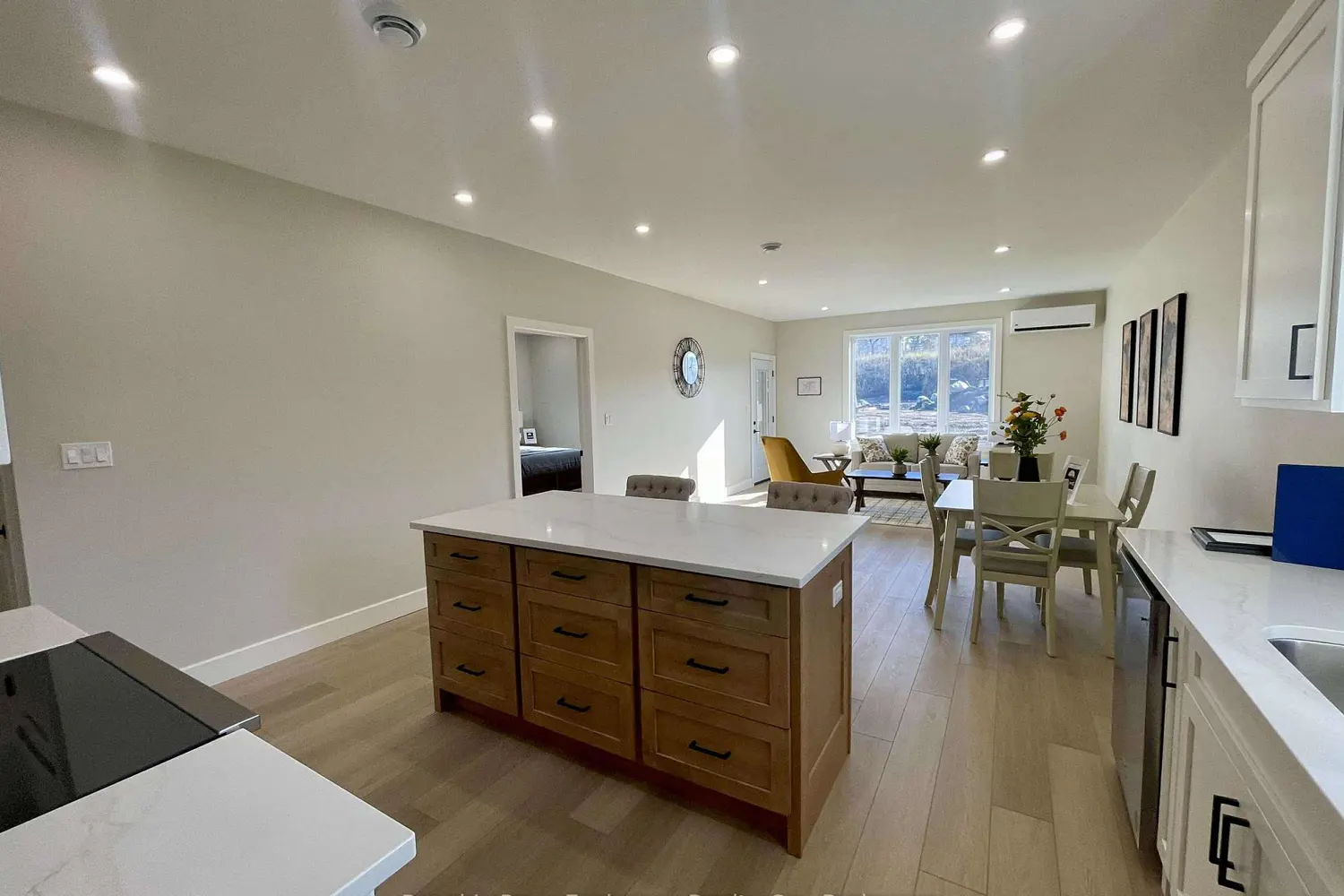 12 Mercedes Crescent photo 3