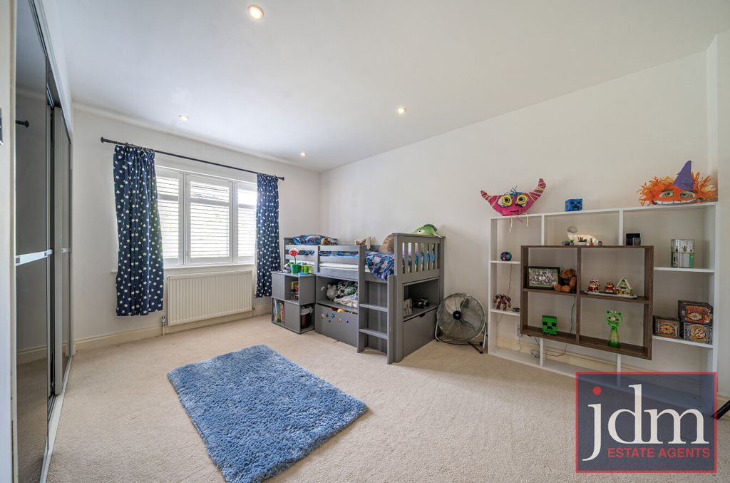 Additional image 12 of 5 bed detached house to rentClarendon Way, Chislehurst BR7