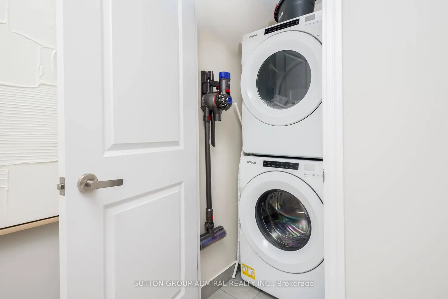 Additional image 10 of 9085 Jane Street 622
