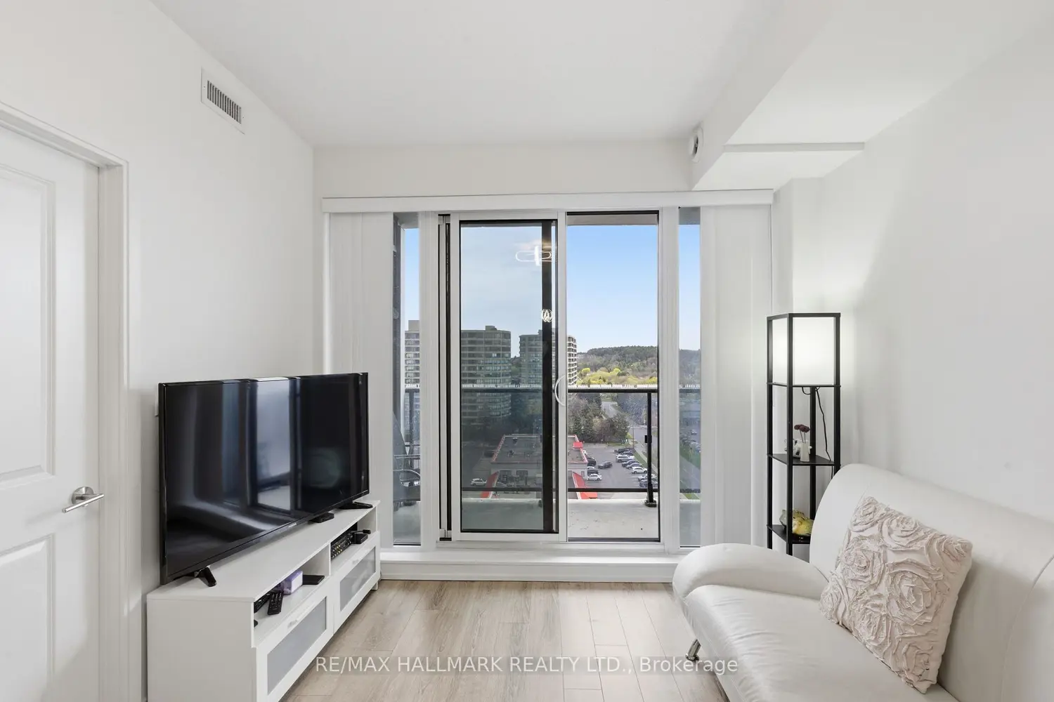 Additional image 13 of 9608 Yonge Street 1112A