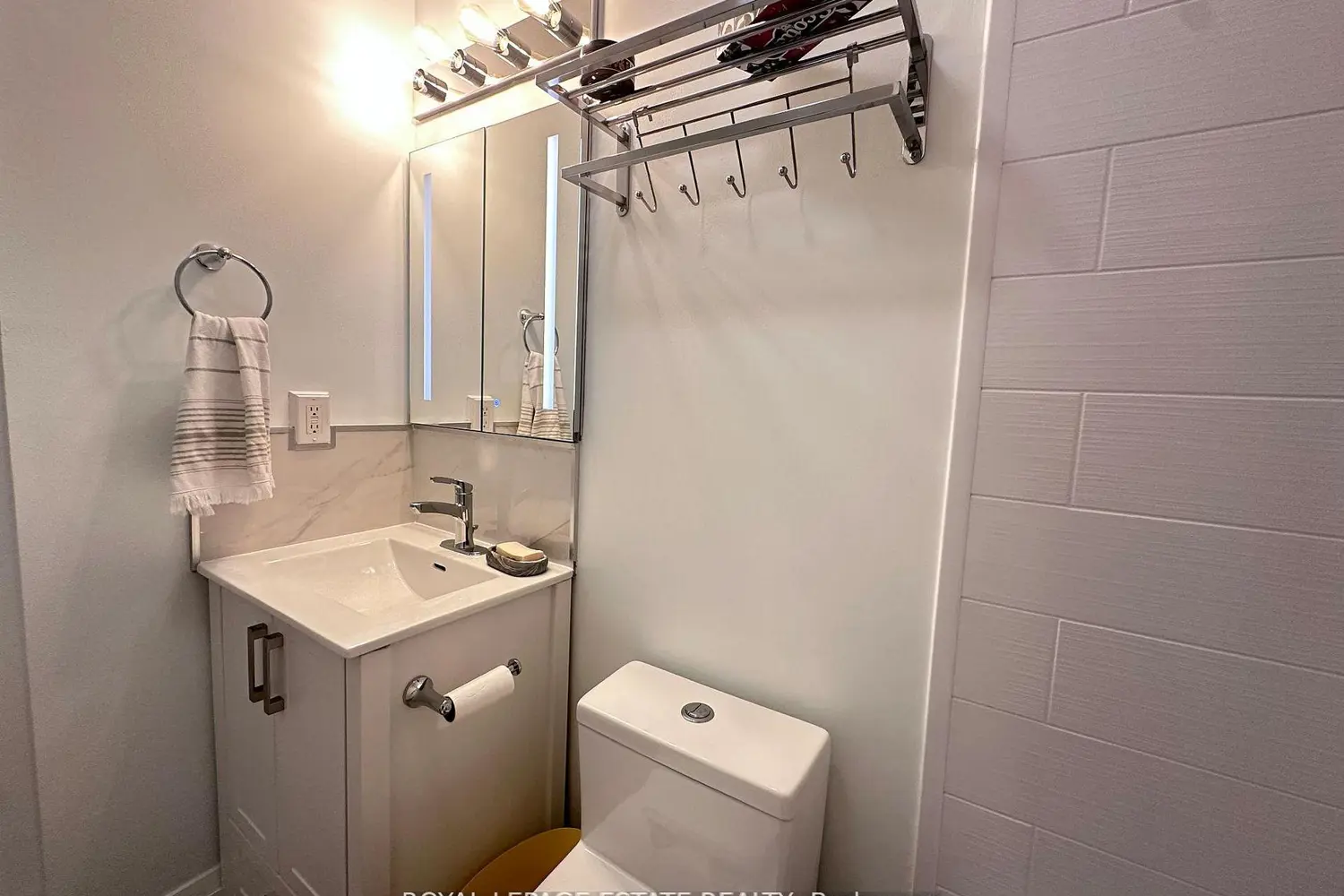 Additional image 12 of 123 Woodbine Avenue 309