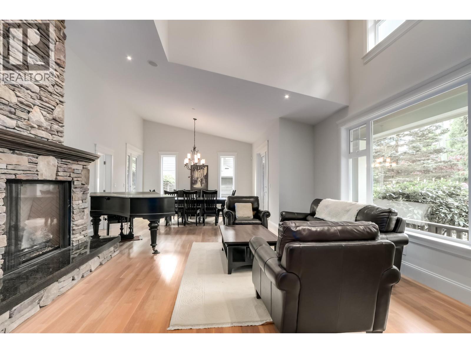 Additional image 3 of 352 St.james Crescent, West Vancouver, BC, V7S1J8