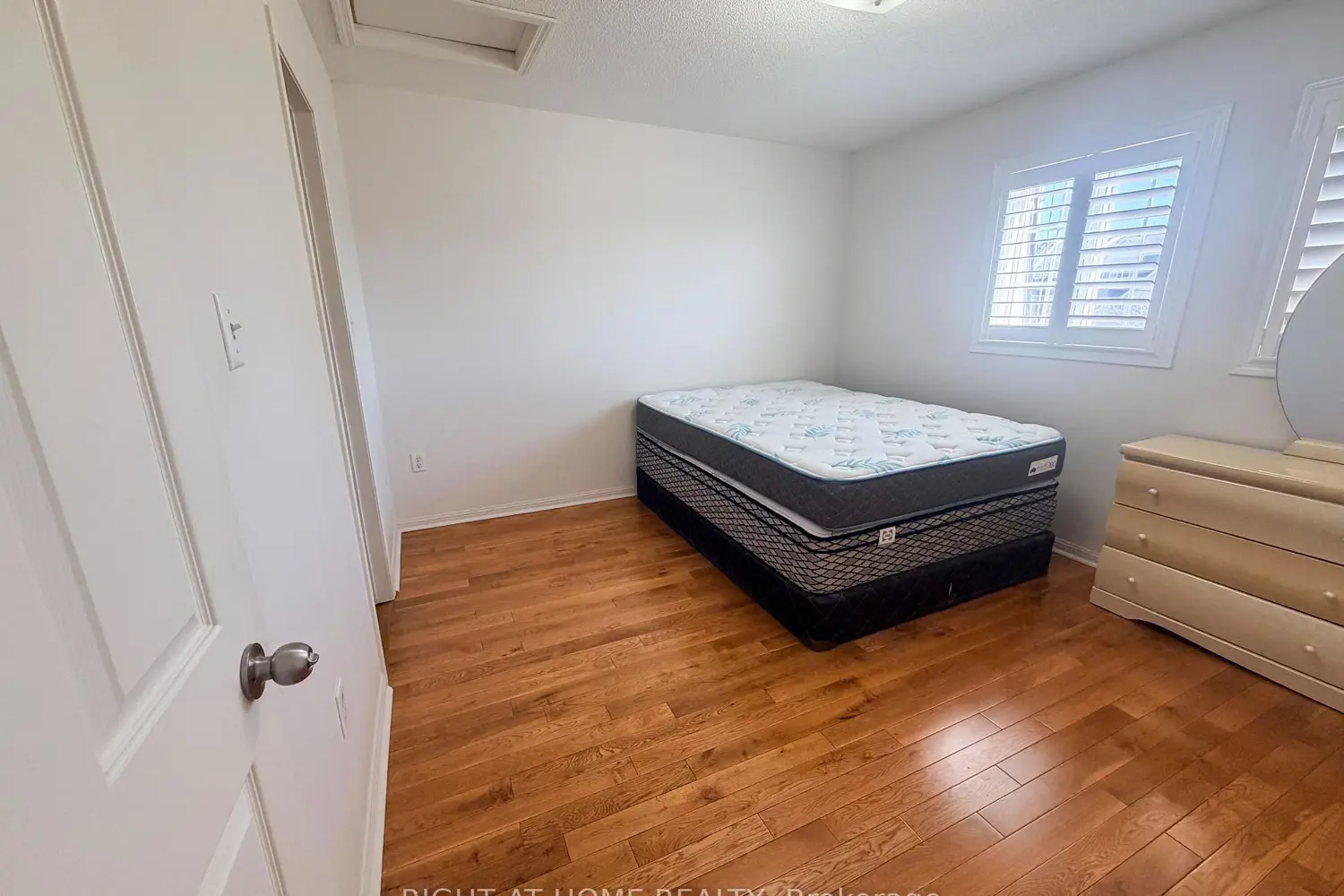 Additional image 15 of 1525 South Parade Court 28