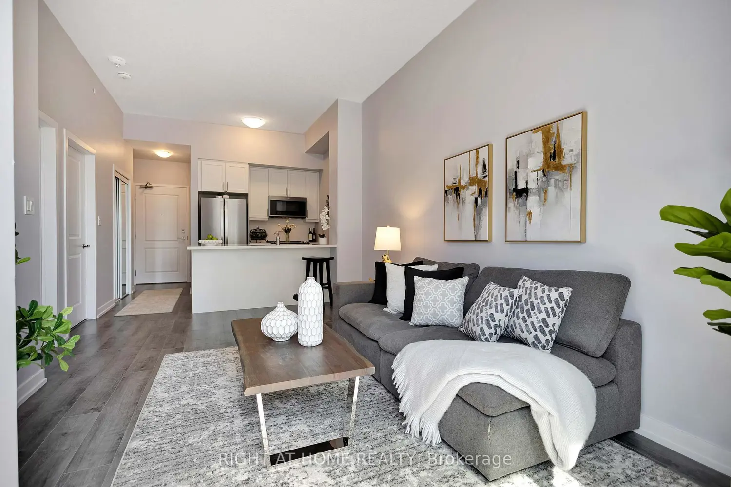 470 Dundas Street 519
