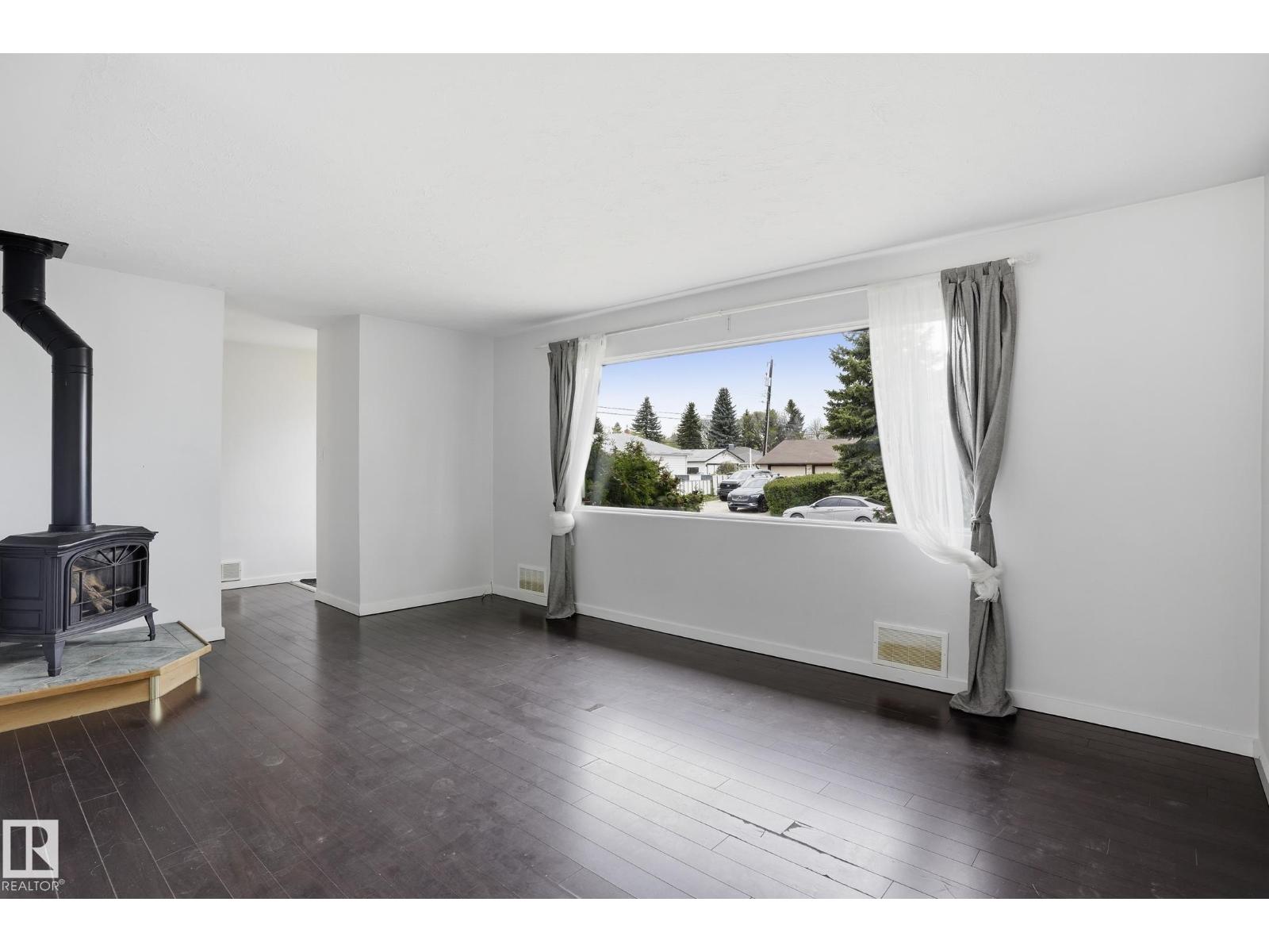Additional image 4 of 8103 75 Avenue NW, Edmonton, AB, T6C0G5