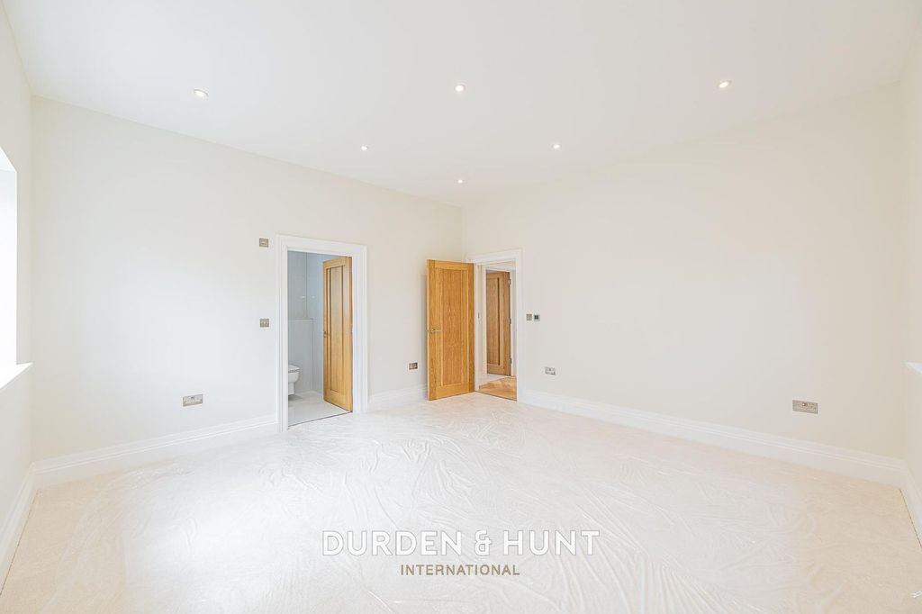 Additional image 14 of 4 bed detached house to rentMott Street, Loughton IG10