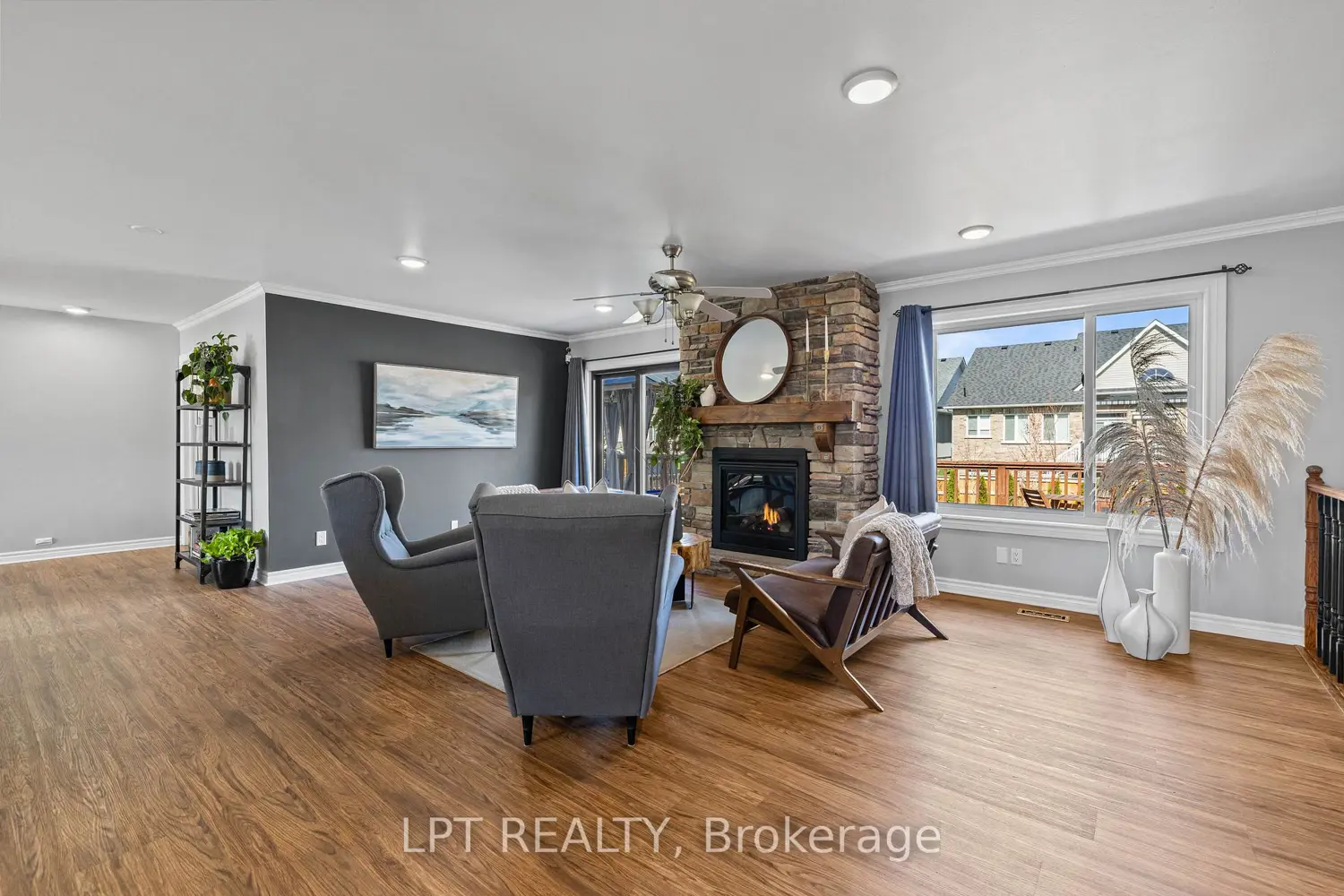 101 Maple Avenue photo 3