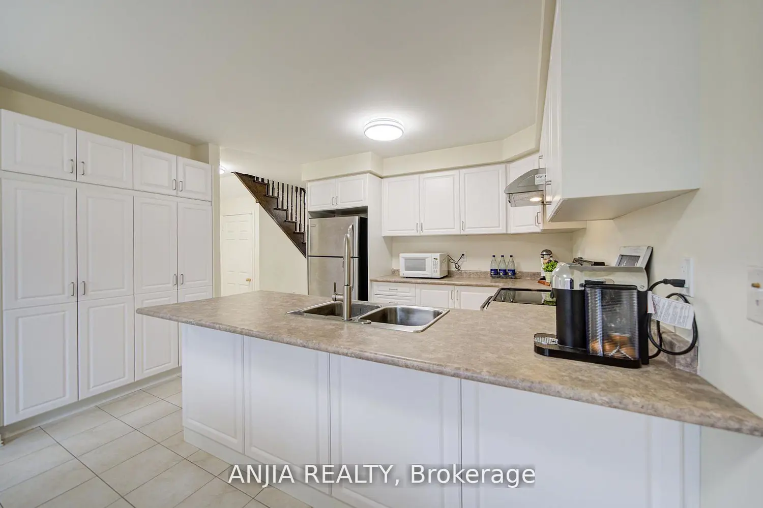 Additional image 10 of 1124 Bur Oak Avenue