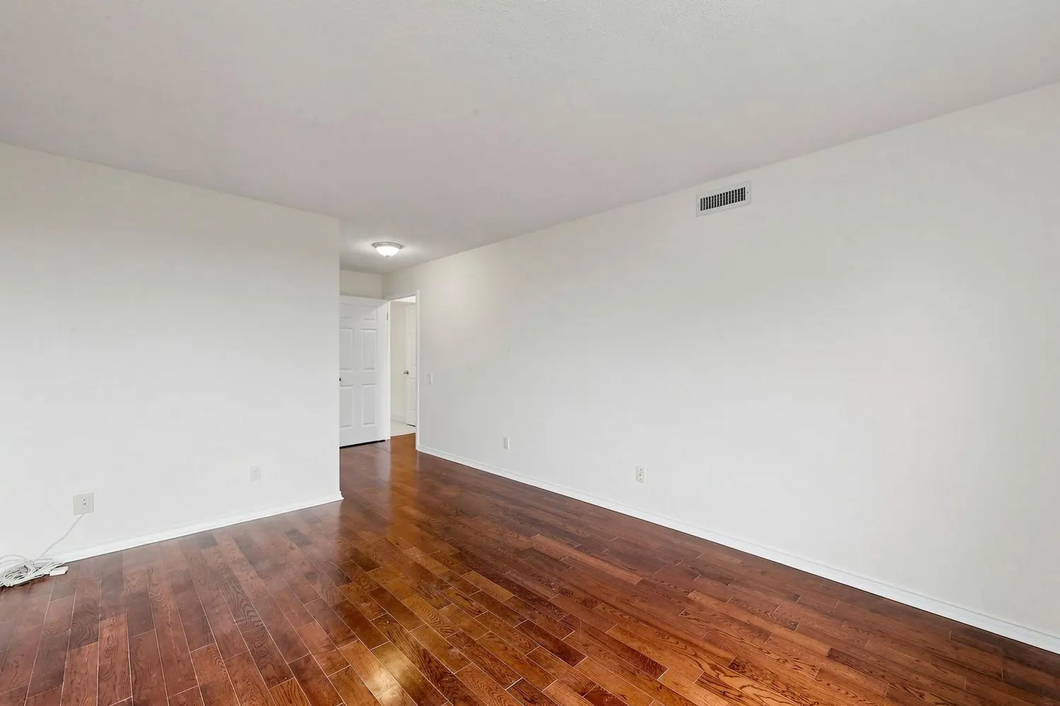 Additional image 8 of 1 Emerald Lane 704