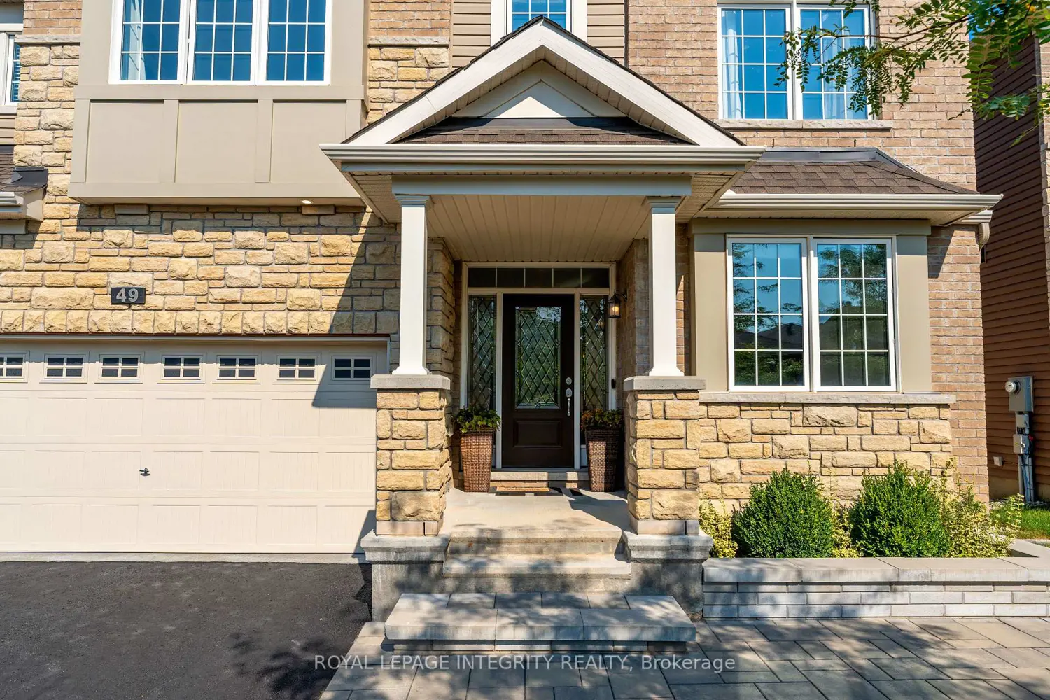 49 Hawks Landing Crescent photo 2