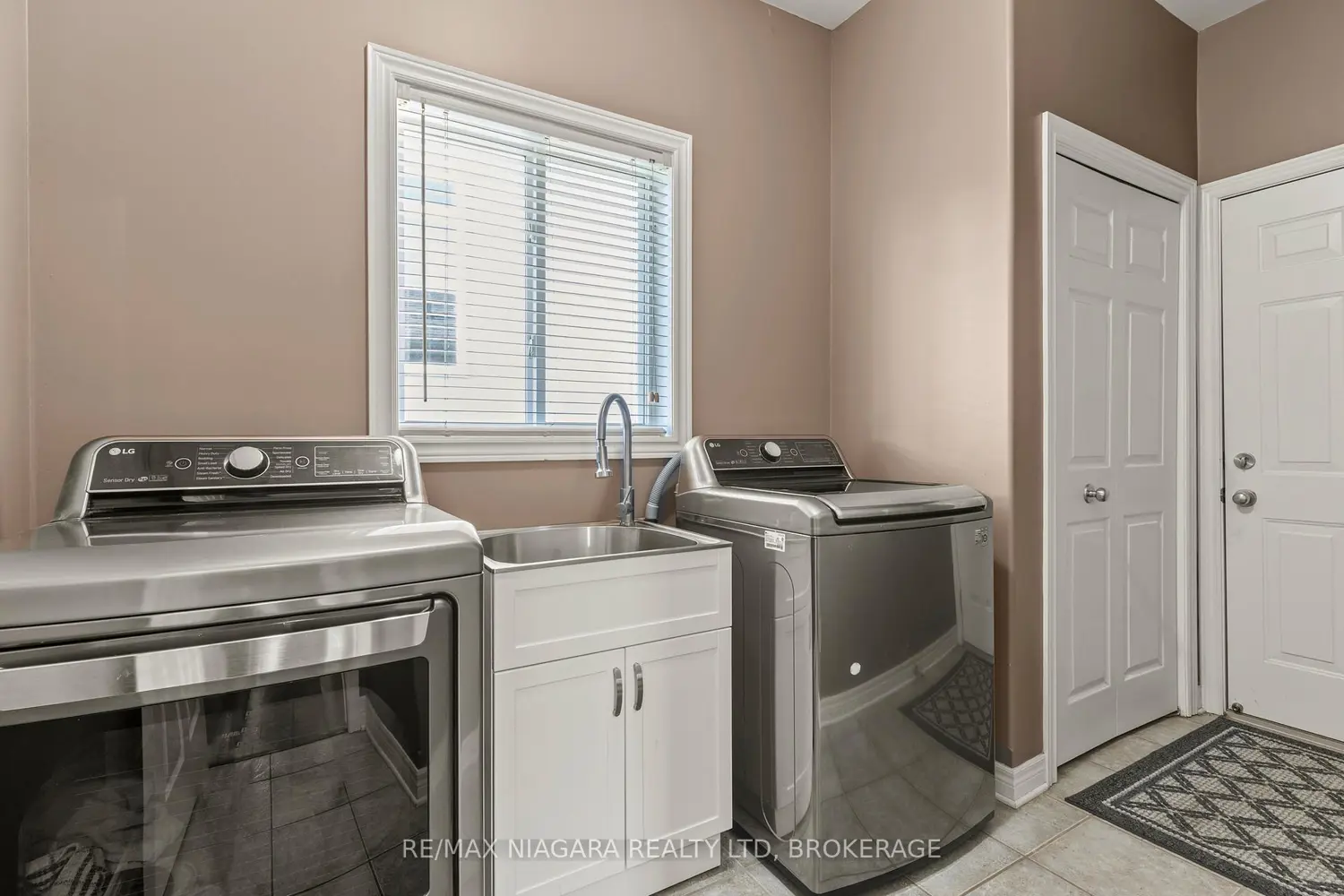 Additional image 12 of 3579 Carver Street