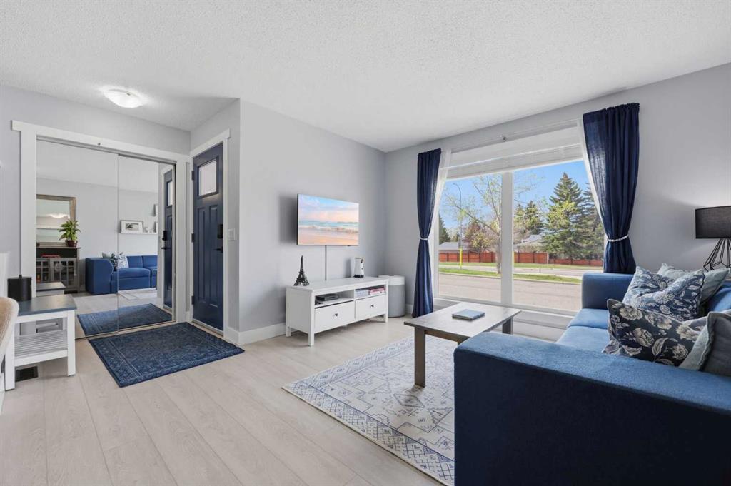 Additional image 3 of 160 Silvergrove Hill NW, Calgary, AB, T3B 4Z5