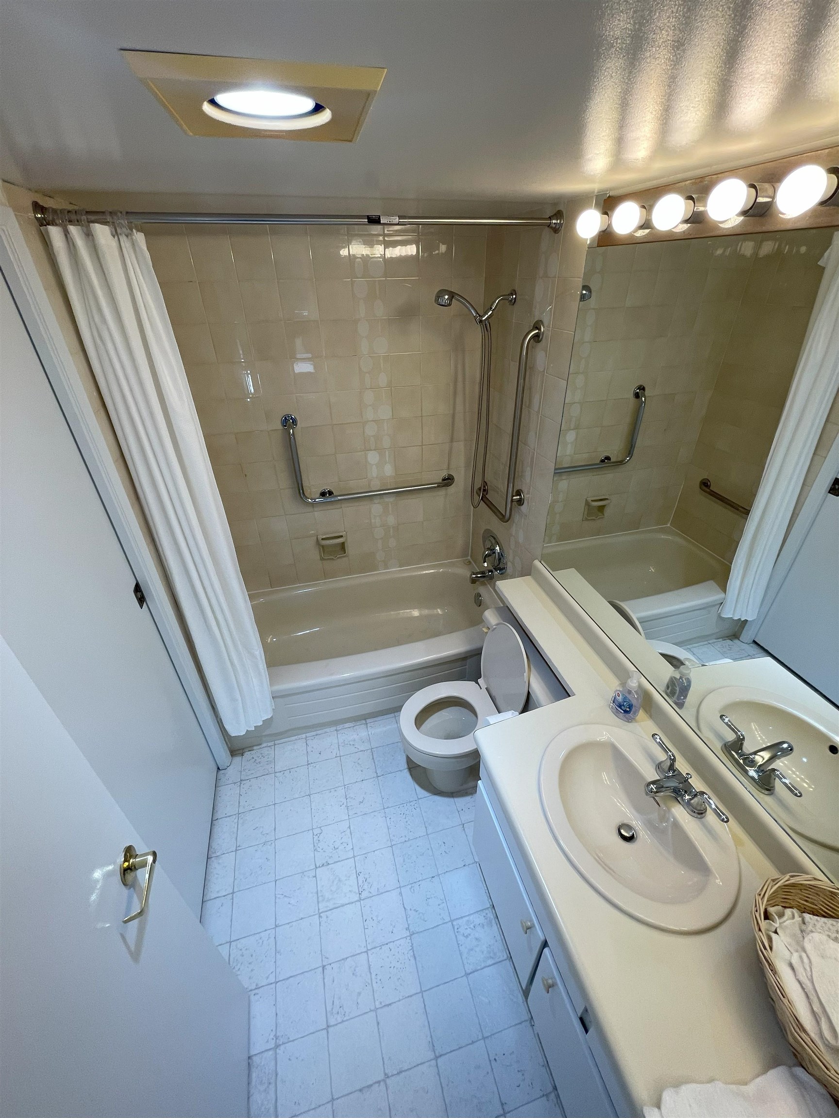 Additional image 3 of 306-3740 Albert Street, Burnaby, BC, V5C 5Y7
