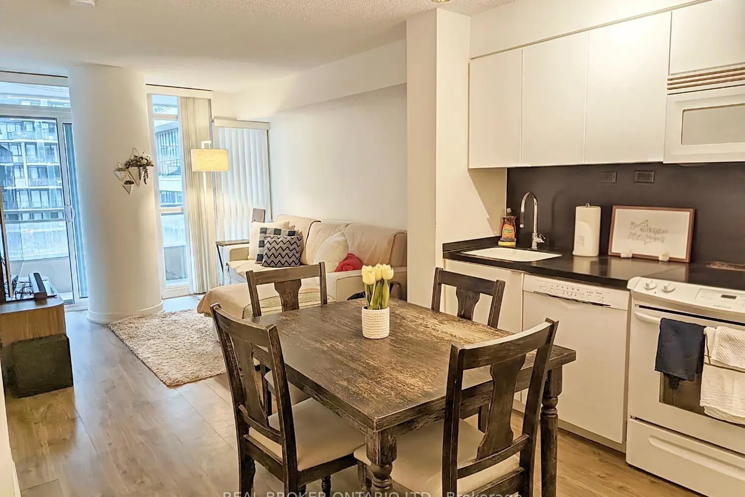 Additional image 8 of 10 Capreol Court 857