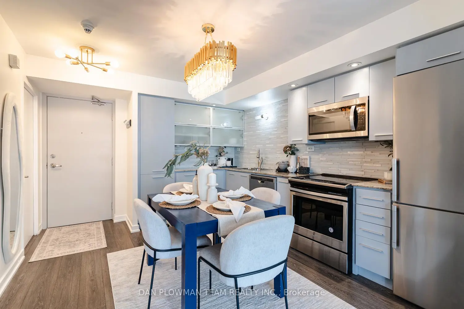 Additional image 2 of 8 Telegram Mews 1006