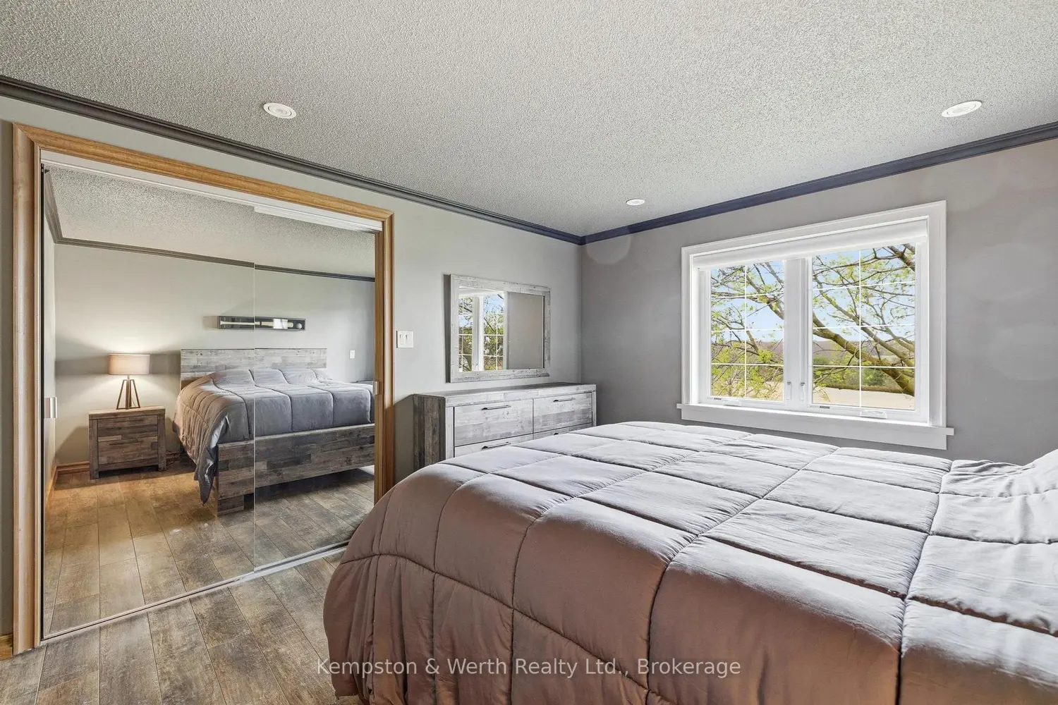 Additional image 10 of 890 Perkin Crescent