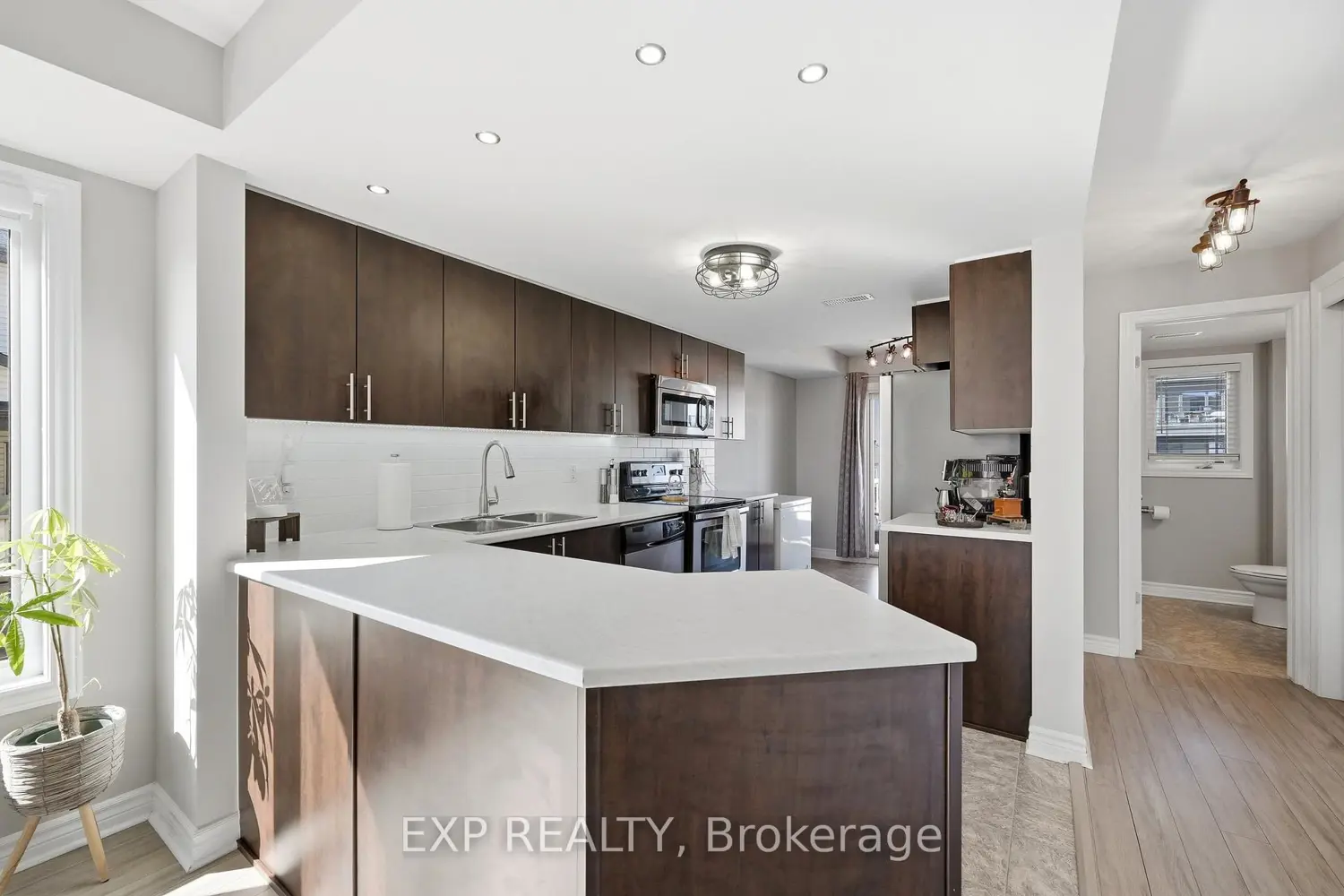 2224 Marble Crescent 2 photo 2