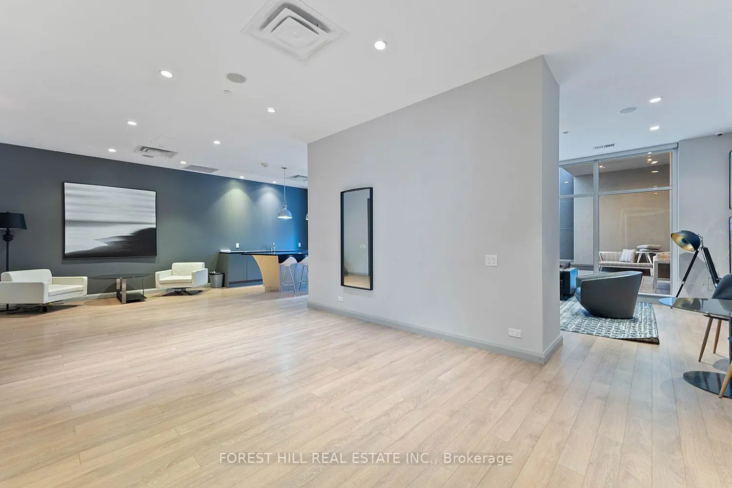 Additional image 15 of 155 Yorkville Avenue 2917