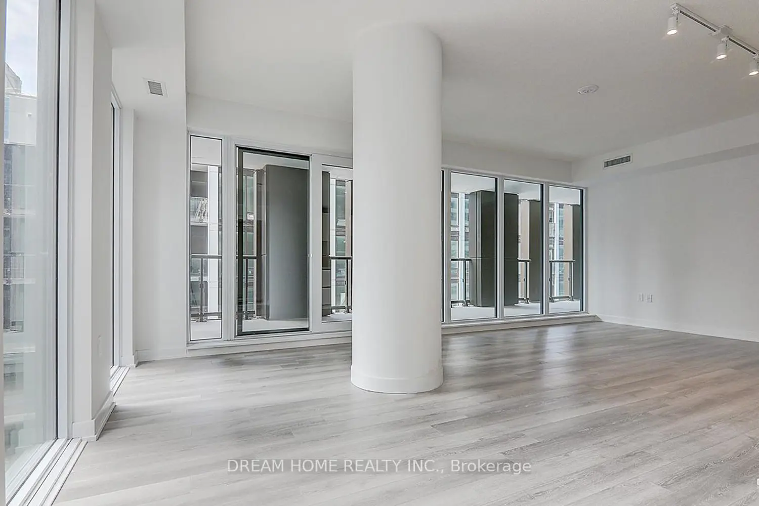Additional image 14 of 238 Simcoe Street 1608