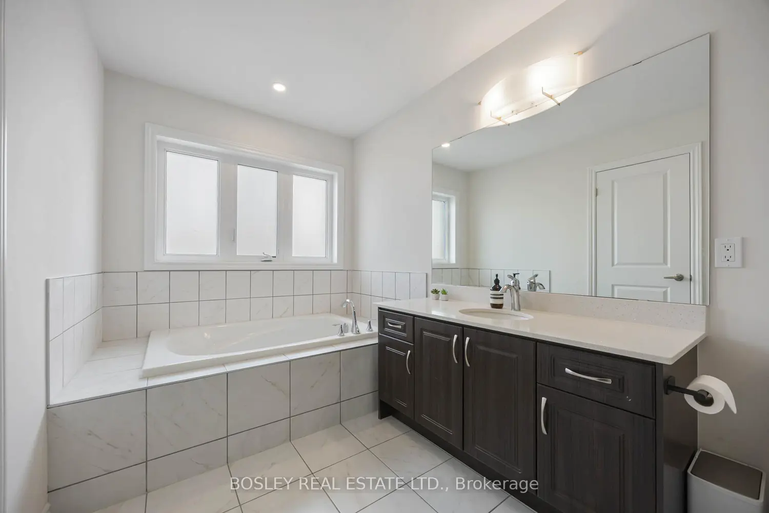 Additional image 12 of 29 Ferragine Crescent