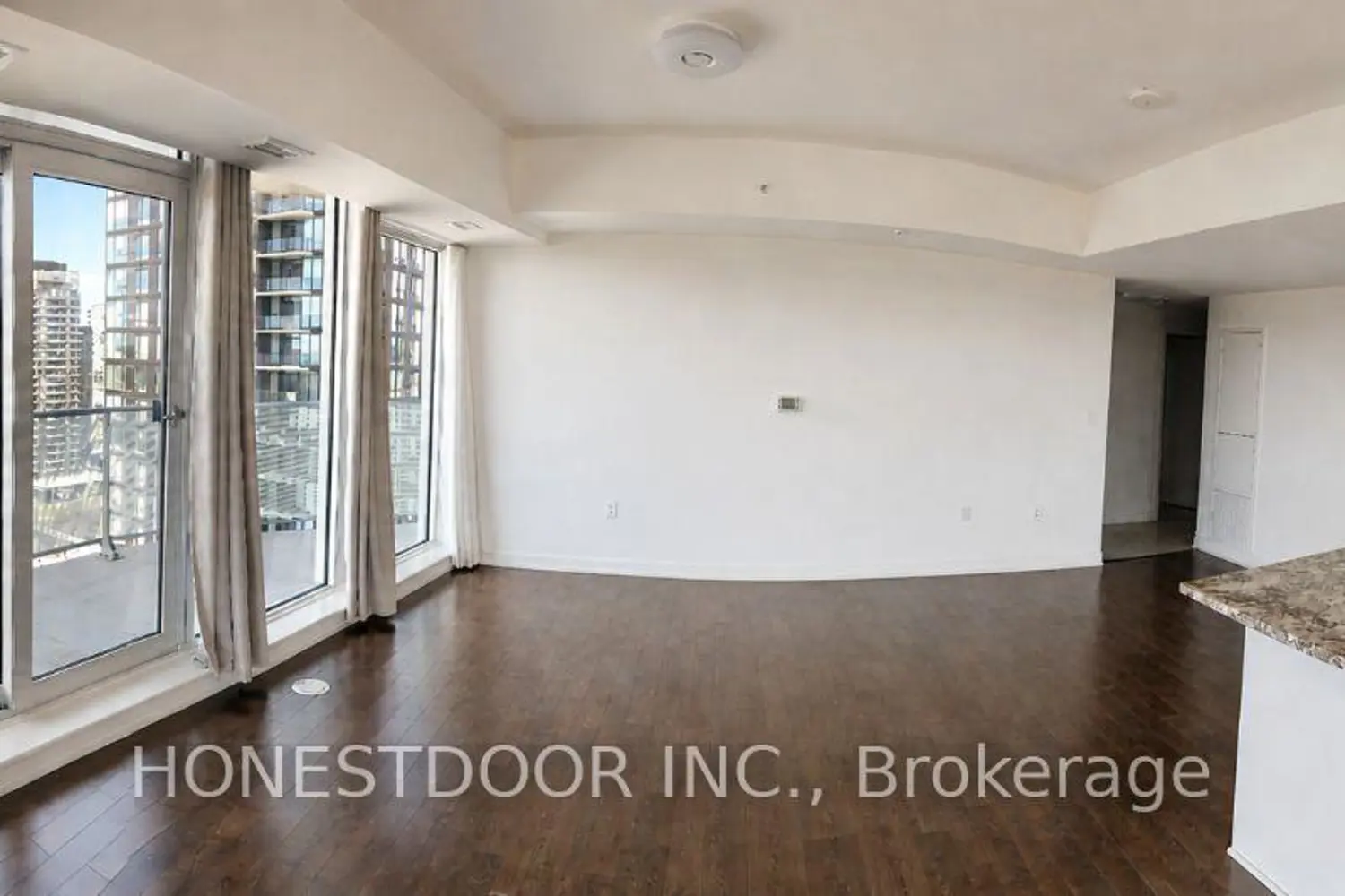 805 Carling Avenue 1704 photo 4