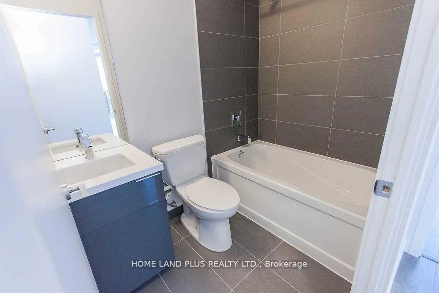 Additional image 12 of 8 Eglinton Avenue 5111