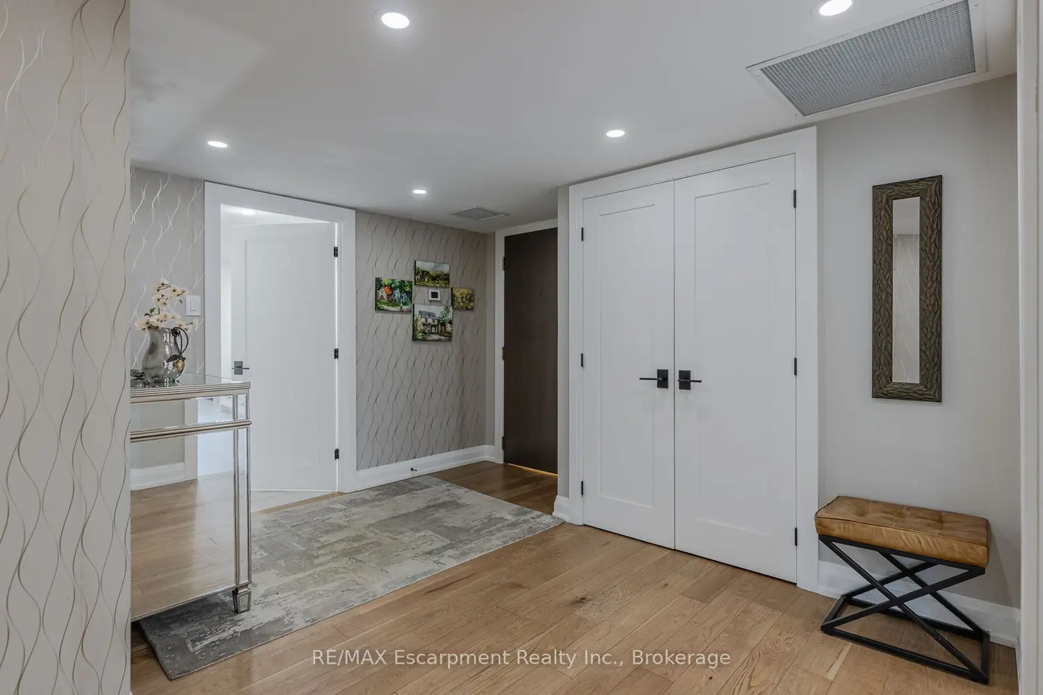 Additional image 3 of 100 Lakeshore Road 303