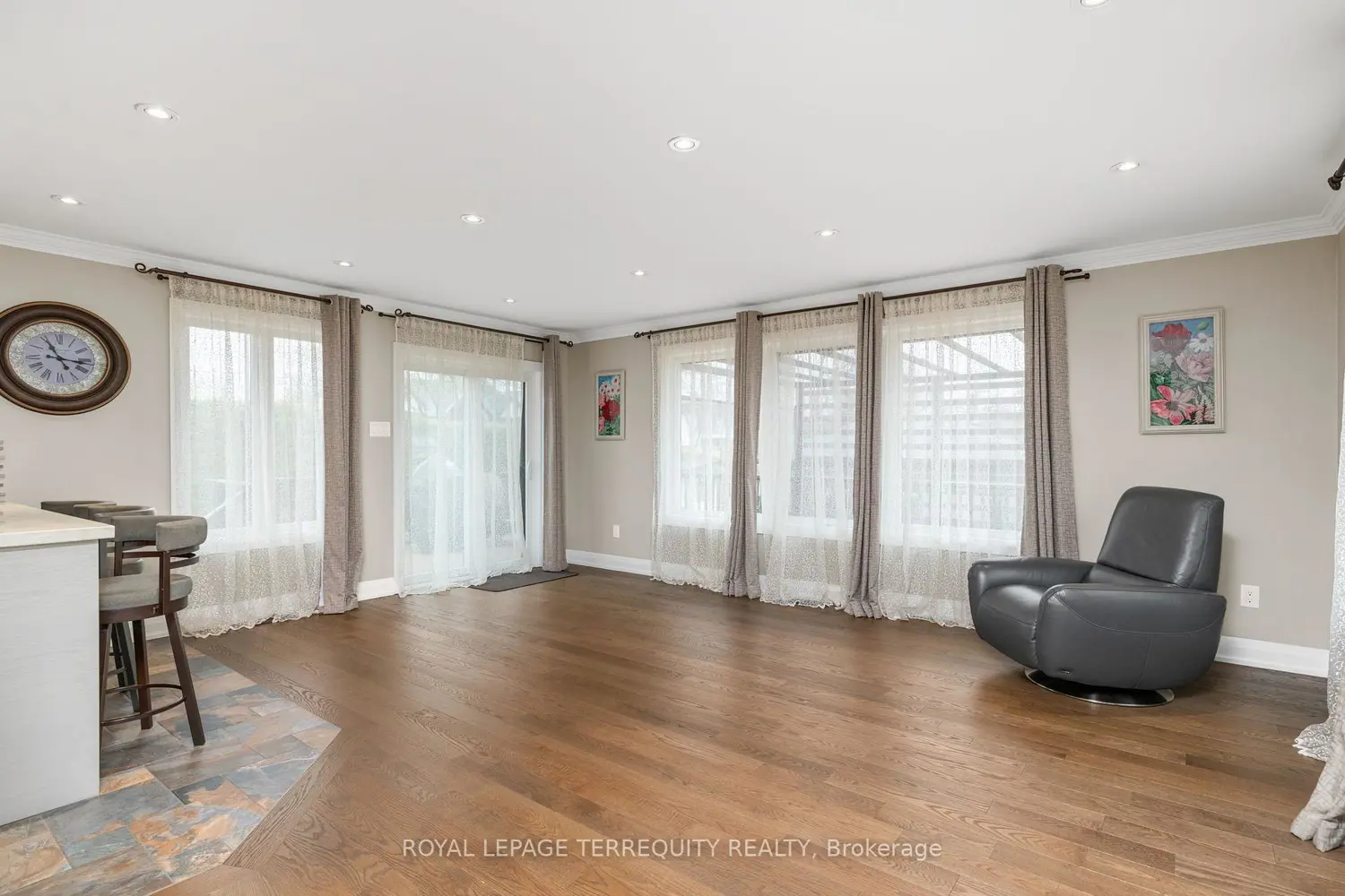 Additional image 5 of 582 Hyacinthe Boulevard